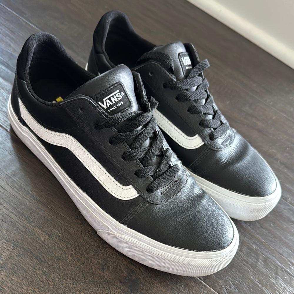 Vans Black and White Classic Leather Sneakers size 9